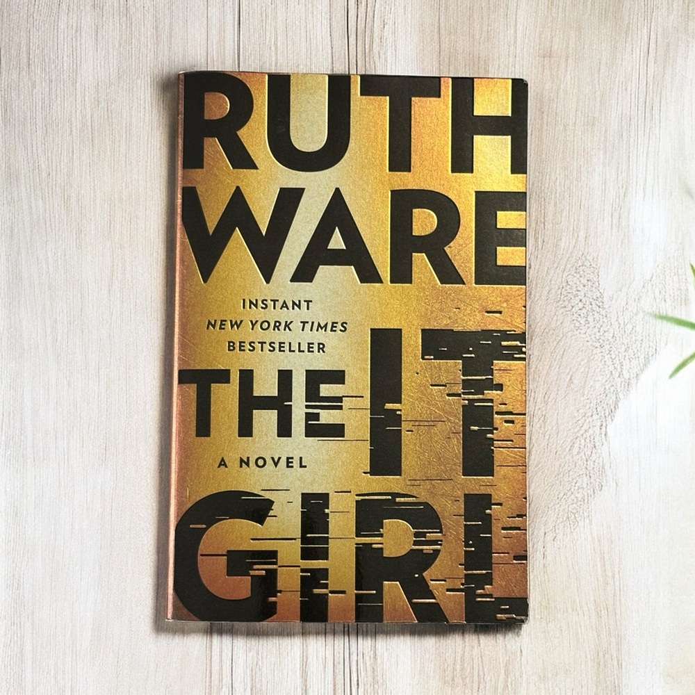 The It Girl by Ruth Ware~Paperback